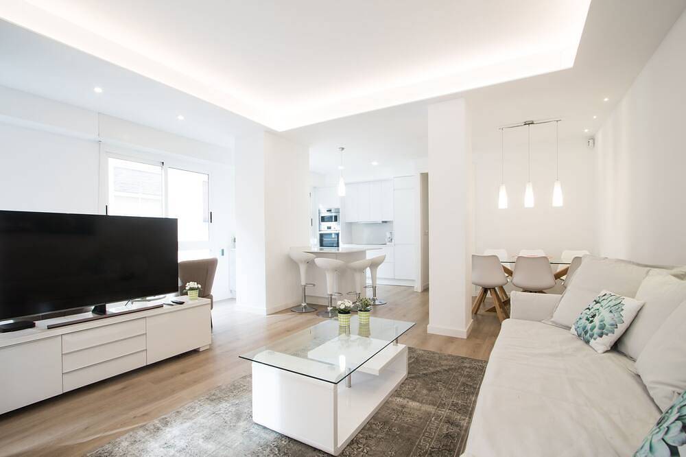 Apartamento entero, * Nuevo en Ha * Hermoso apartamento con aire acondicionado, a 4 minutos de la playa, en el centro de la ciudad. in El Barrio, Alicante