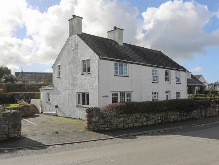 Log cabin for 4 people, with Garden in Abersoch