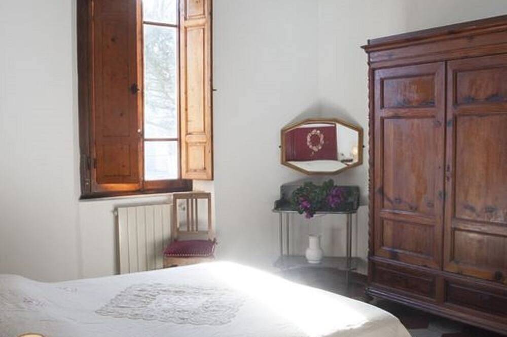 Casa Butterfly. Appartamento in Villa. Piscina in comune e grande parco in Torre del Lago Puccini, Viareggio