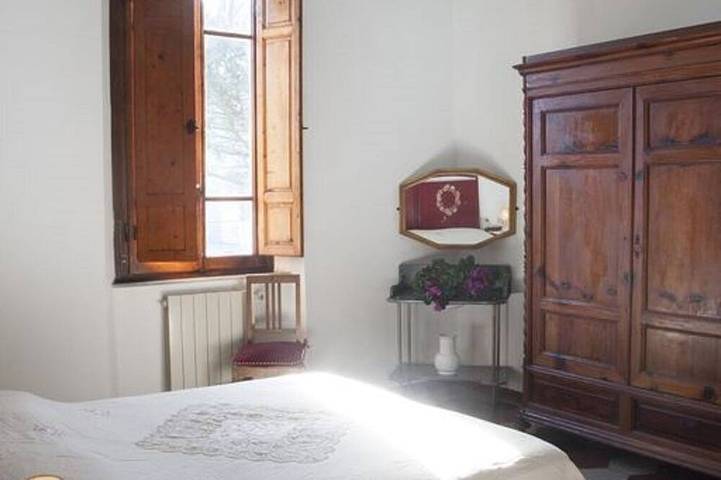 Schmetterlingshaus. Wohnung in der Villa. Gemeinschaftspool und großer Park in Torre del Lago Puccini, Viareggio