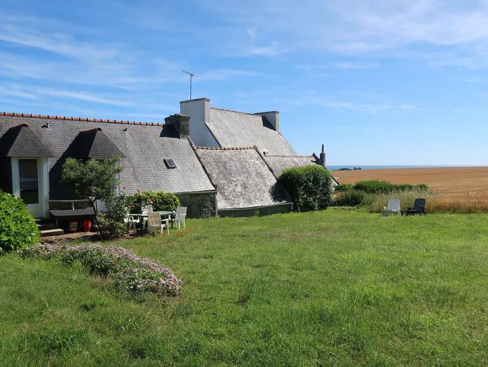 Location de vacances pour 3 personnes, avec terrasse et jardin à Plozévet - 3