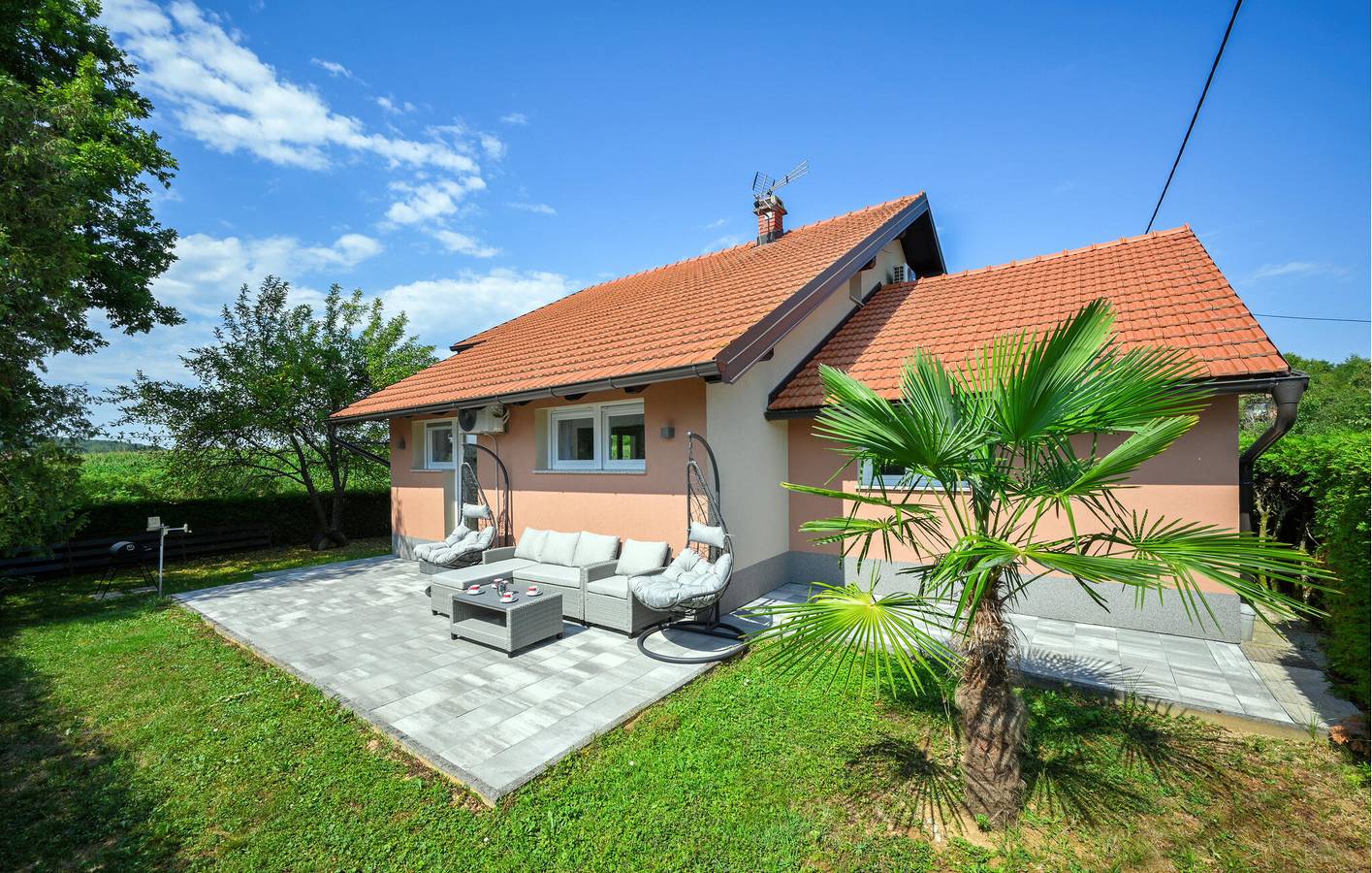 Gemütliche 2-Zimmer-Wohnung mit Terrasse und Grill in der Nähe des Flusses Mrežnica in Karlovac und Umgebung