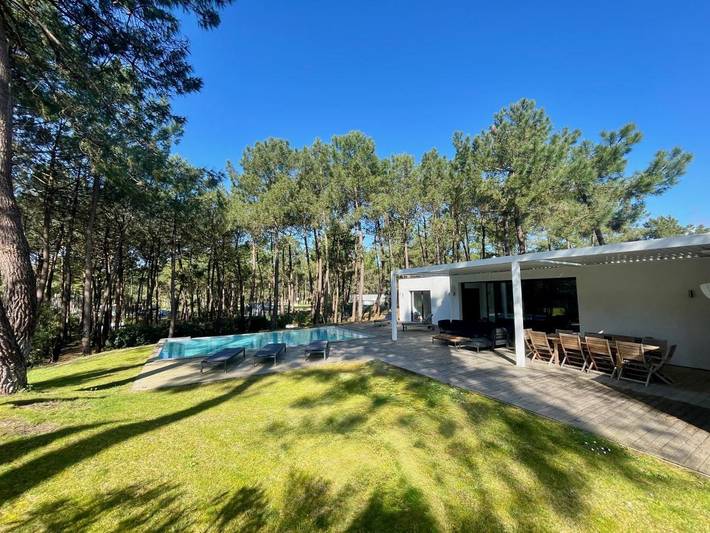 Location de vacances pour 12 personnes, avec piscine et vue ainsi que terrasse et jardin dans Plage de la Palmyre - 2