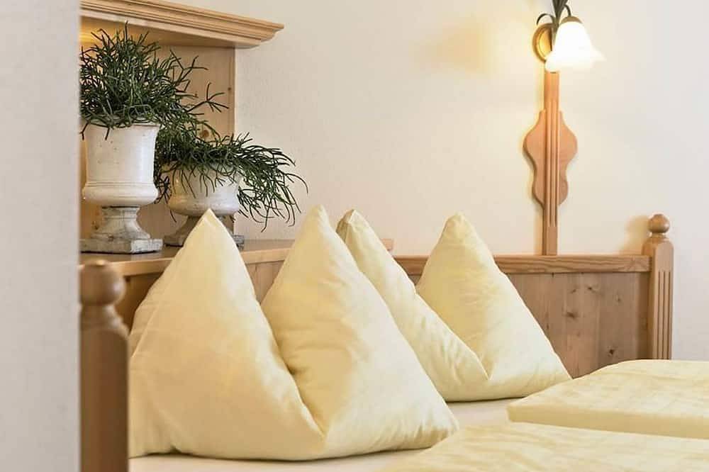Doppelzimmer mit Dusche, Wc \"Dorfblick\" - Untermüllnergut, Landhotel in Dorfgastein, Ski Amadé