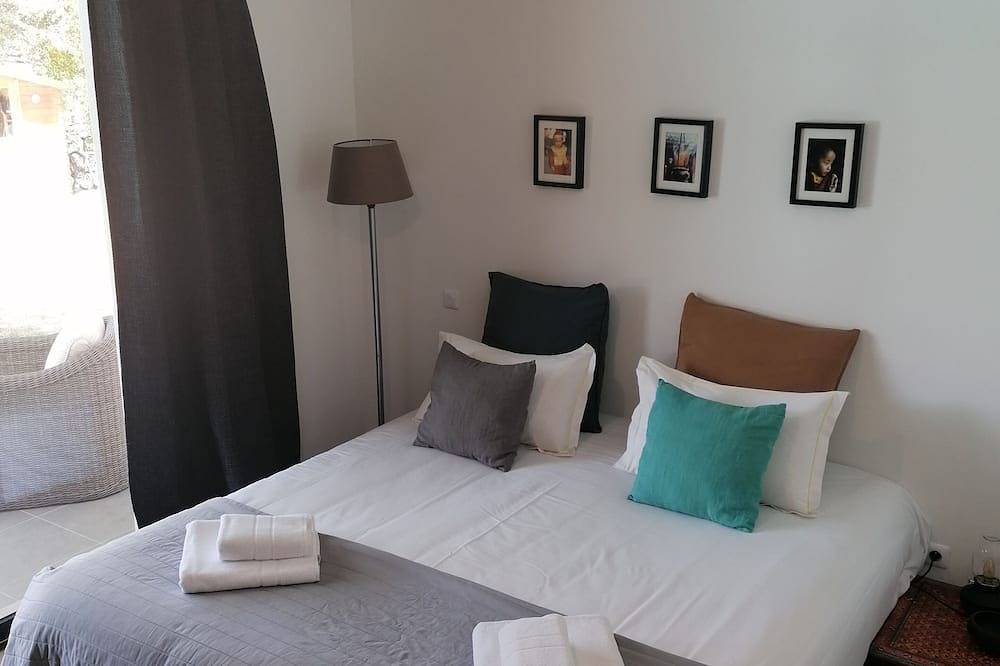 Contemporary house, quiet, with comfortable swimming pool 4 bedrooms in Le Teich, Région d'Arcachon