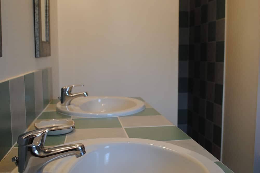 Holiday home with swimming pool in Vaison la Romaine in Vaison-la-Romaine, Parc naturel régional du Mont-Ventoux