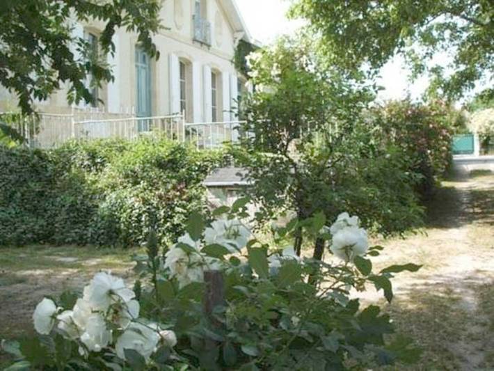 Location de vacances pour 2 personnes, avec piscine ainsi que jardin et vue, adapté aux familles à Listrac-Médoc - 3