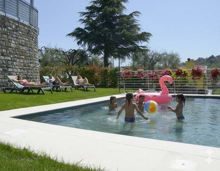 Ferienwohnung für 6 Personen, mit Pool in Imperia
