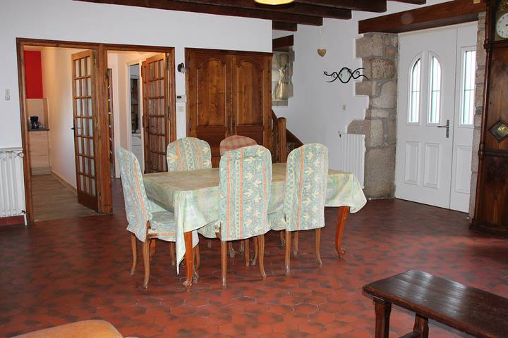 Gîte pour 8 personnes, avec terrasse dans Auvergne-Rhône-Alpes - 3