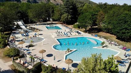 Camping pour 4 personnes, avec terrasse et piscine à Ruoms
