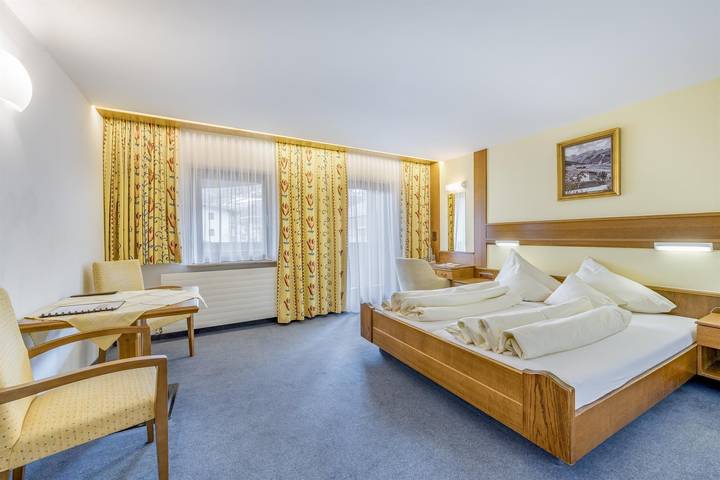 Doppelzimmer "Sölderhof", Frühstück in Stubai Alps, Sölden