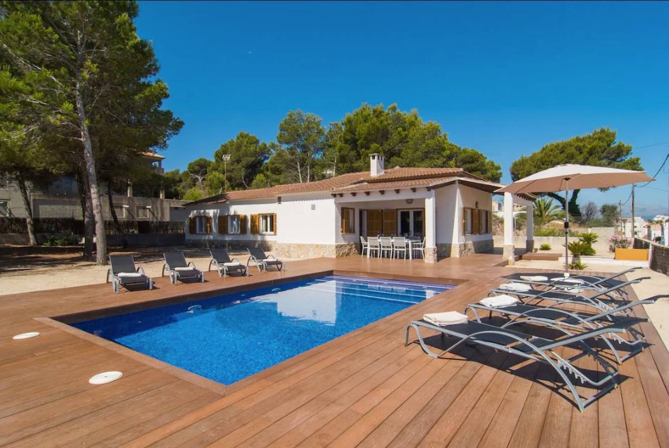 Casa de vacaciones "Anglesos" con terrazas privadas, piscina privada y Wi-Fi in Can Picafort, Santa Margalida
