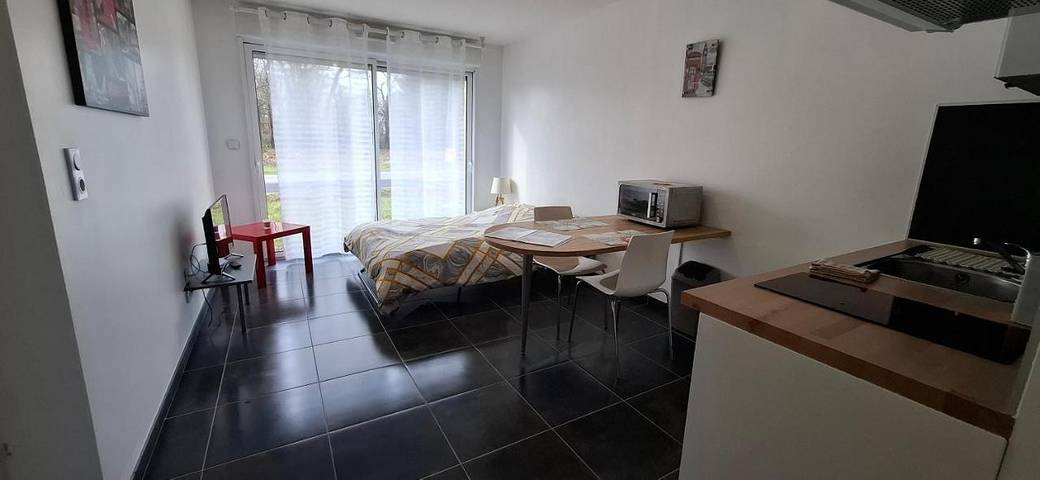 Location de vacances pour 2 personnes, avec vue ainsi que jardin et terrasse à Dampierre-en-Burly - 4