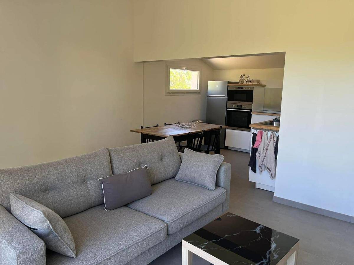 Two-Bedroom House in Cuers, Côte méditerranéenne (France)