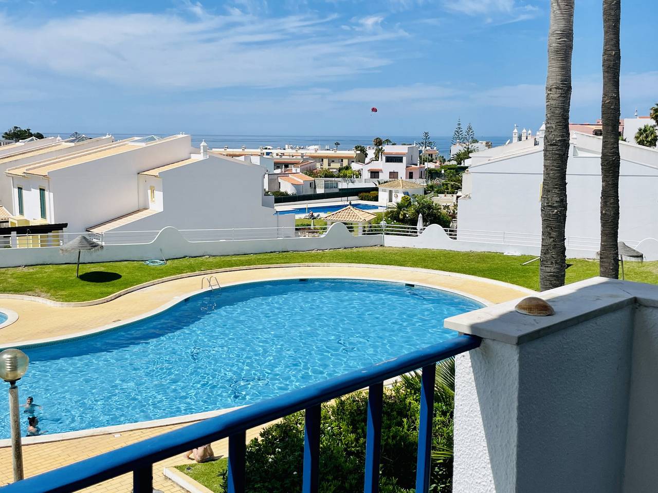 Maison Albufeira : 2 chambres, piscine, clim, parking, près plage in Albufeira, District de Faro