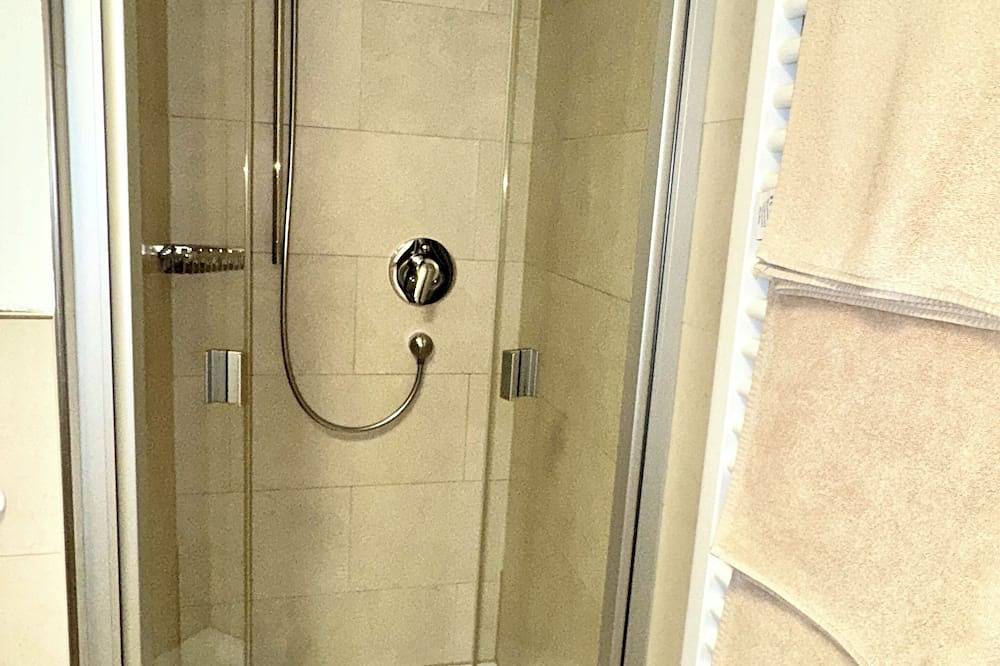 Ganze Wohnung, Ferienwohnung 48 m² mit großem Balkon in Höslwang, Chiemsee