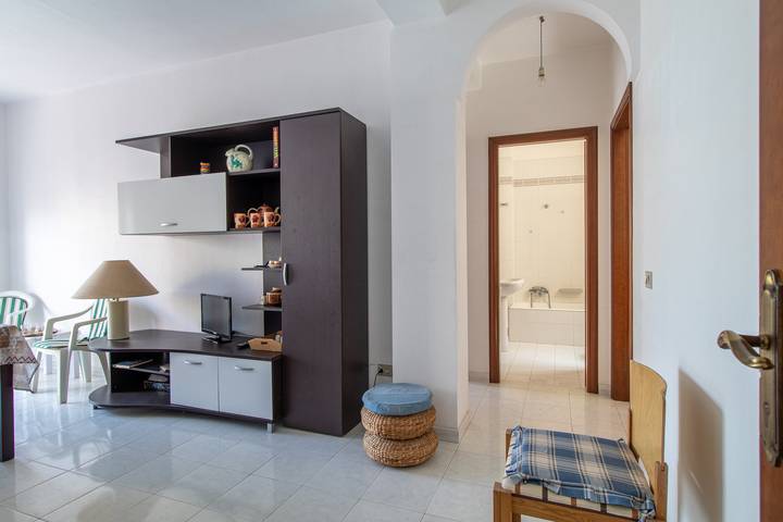Ganze Wohnung, Ferienwohnung in Meernähe mit offener Terrasse und Balkon in Pozzallo, Ragusa Provinz