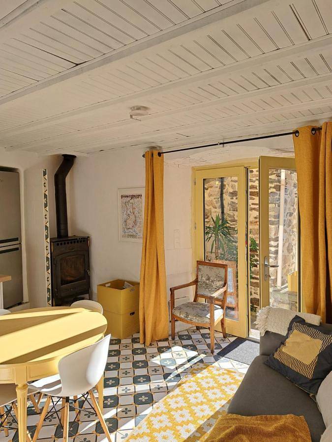 Location de vacances pour 4 personnes, avec vue et jardin à Dompnac - 4