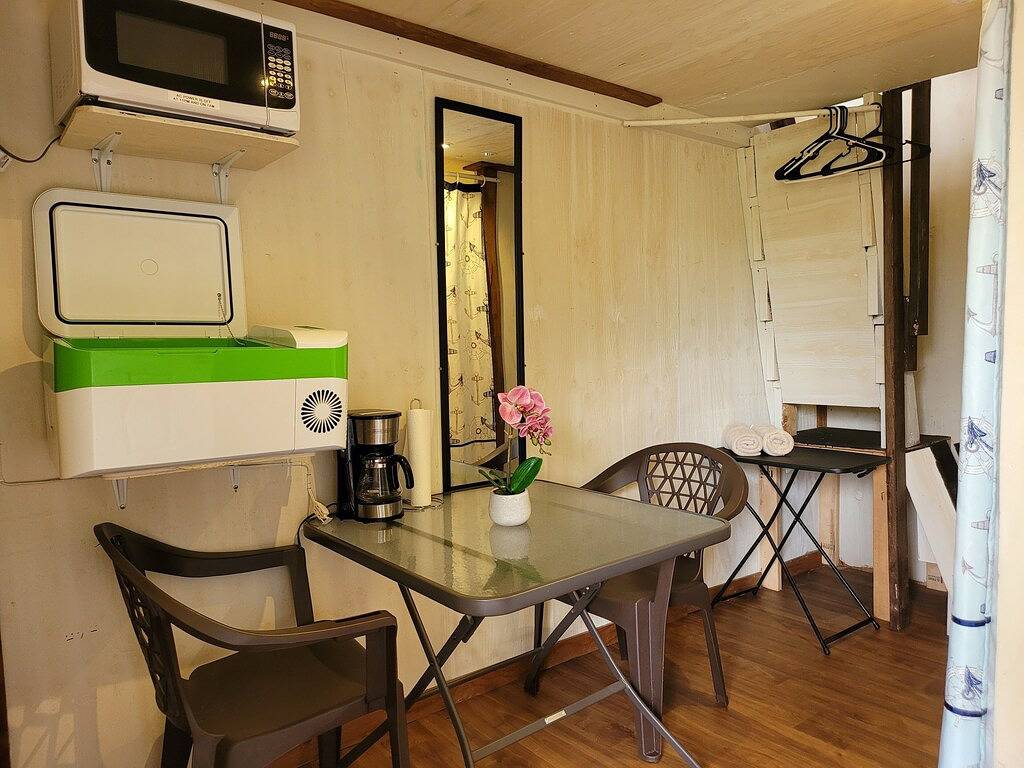 #5Cabin w/ Private indoor Bathroom Tv Microwave in Fern Forest, West Puna