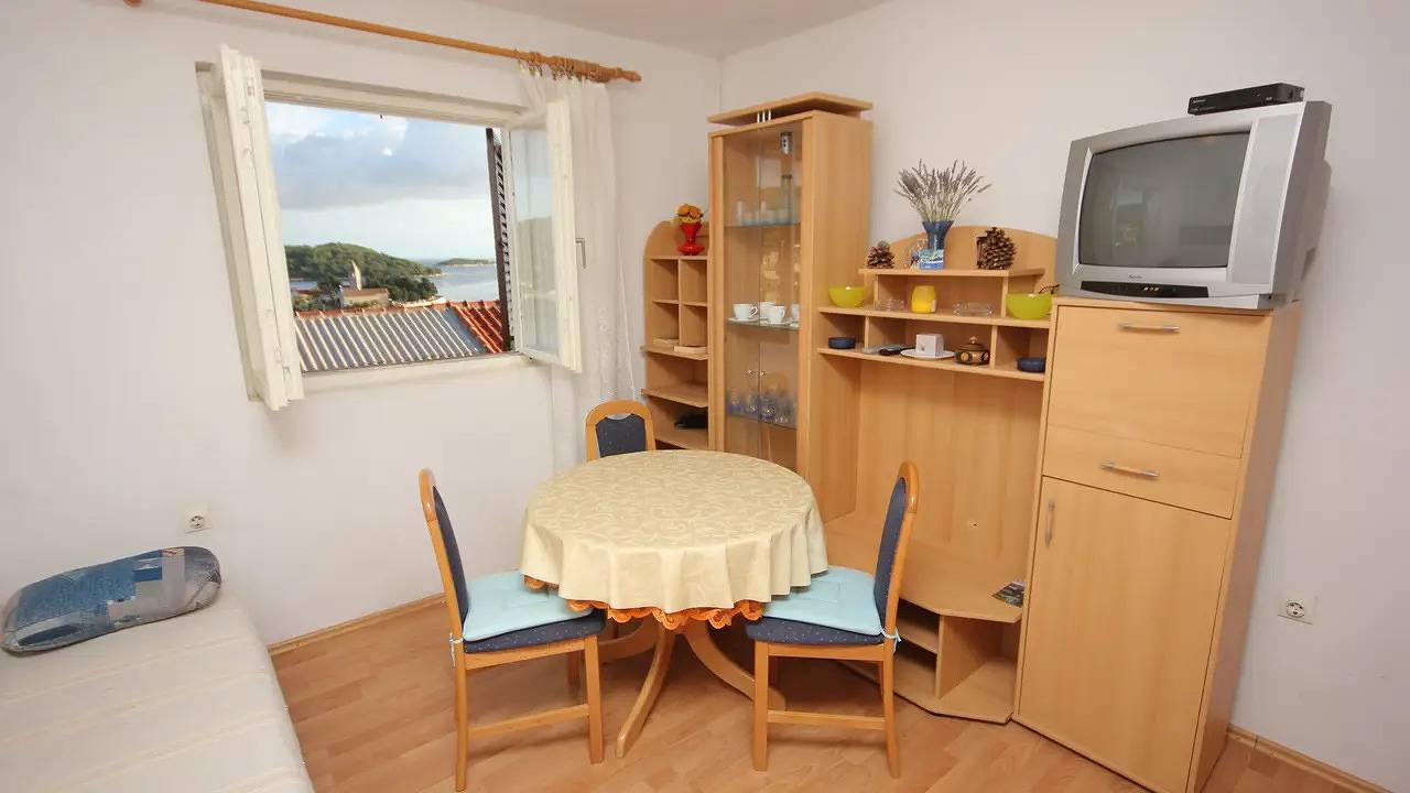Hel semesterlägenhet, Ferienwohnung für 4 Personen (42 m²) in Vis in Vis Town, Split-Dalmatia guovlu