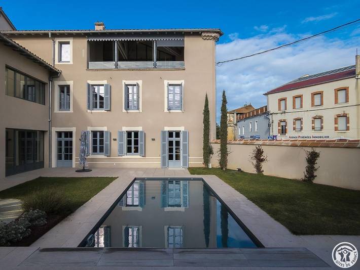 Gîte pour 12 personnes, avec Balcon/Terrasse et Terrasse ainsi que Jardin et Piscine