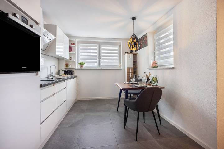 Appartement entier, Appartement « Sonnenhalde » avec terrasse privée, jardin & Wi-Fi à Sigmarszell in Sigmarszell, Souabe (Bavière)