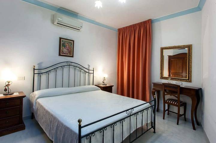 Apartment with breathtaking view, Jacuzzi and Solarium in Furore, Sorrento Coast