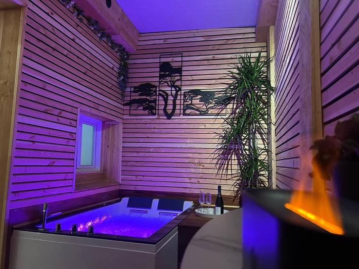 Gîte pour 2 personnes, avec Jacuzzi et Sauna à Duras
