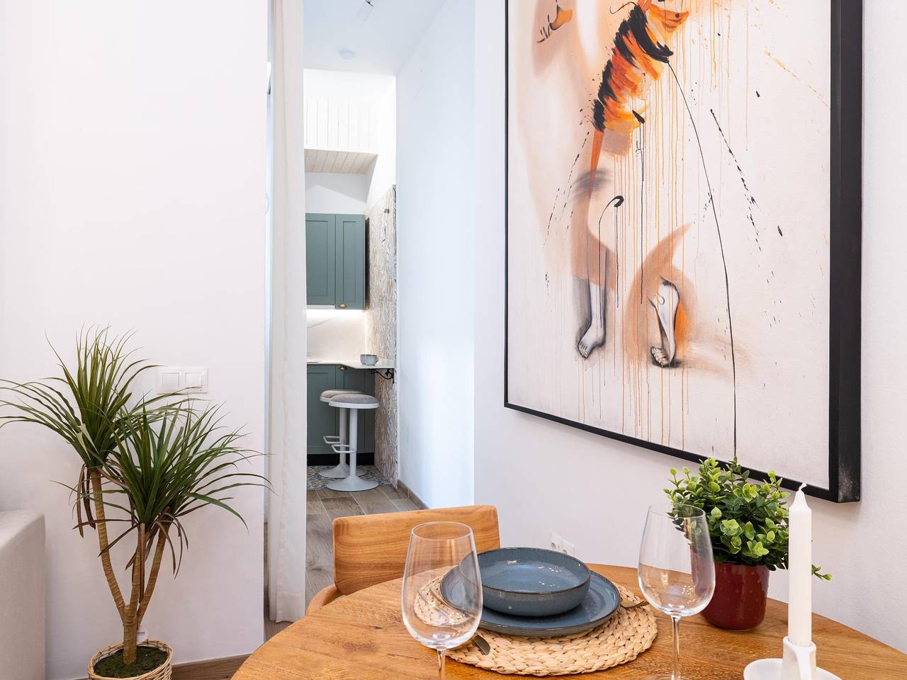 Entire holiday apartment, H2M Alamos Duplex, desk, dishwasher, oven, shower in Malaga Centro Historico, Malaga