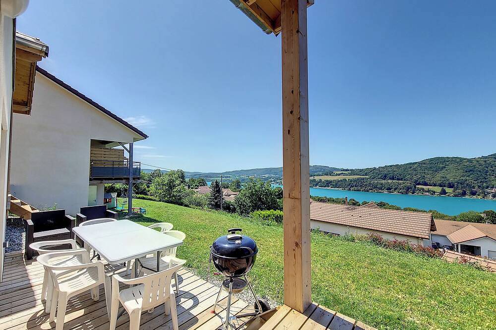 Maison de Vacances Avec une vue Exceptionnelle sur lac de Paladru in Bilieu, Paladru-See