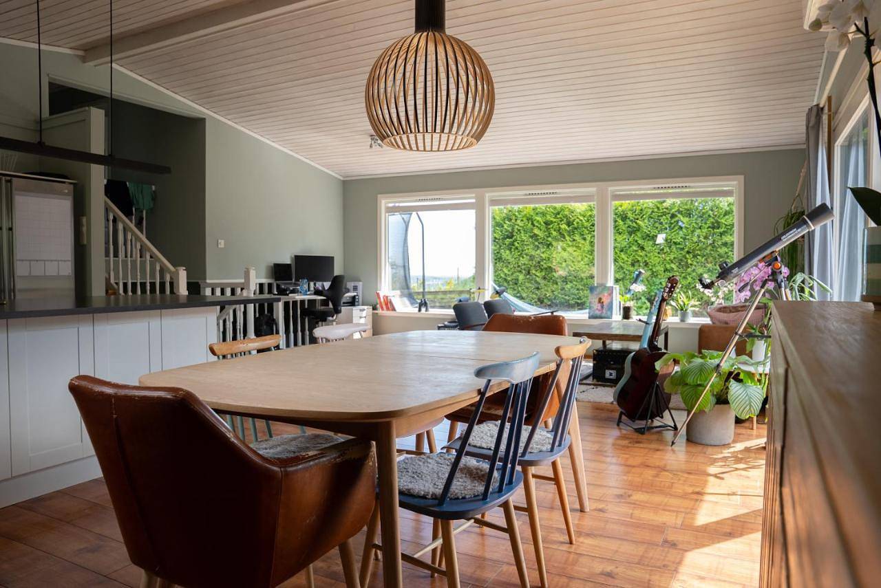 Sunny, Family-Friendly Near Zoo & Local Beaches in Kristiansand 