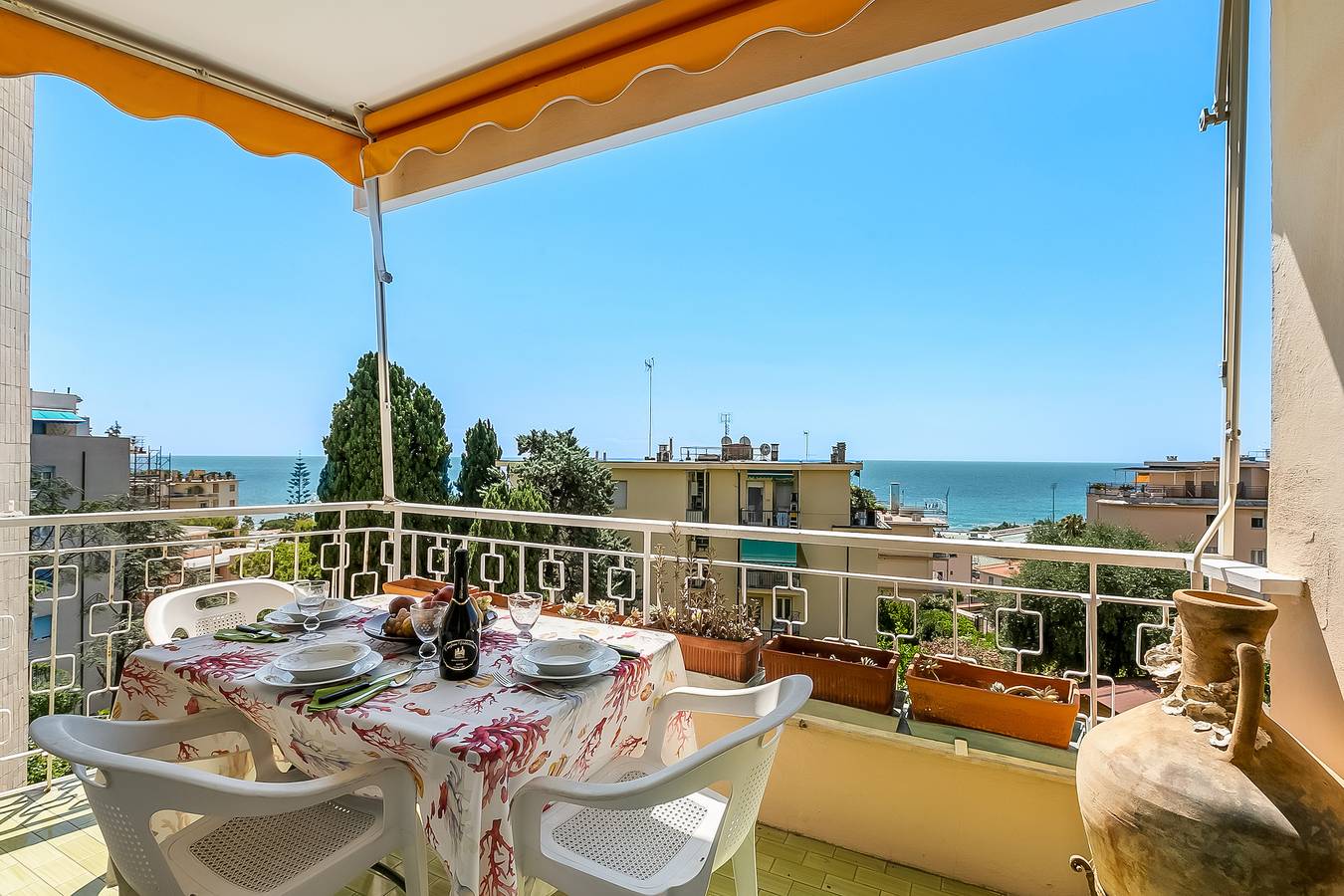 Geheel appartement, Vakantieappartement voor 4 personen met balkon in San Remo, Sanremo Gemeente