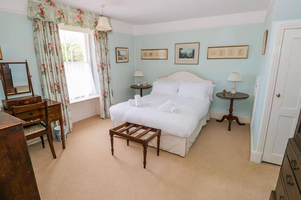 The White House, pet friendly, with open fire in Cartmel in Cartmel, Lake District