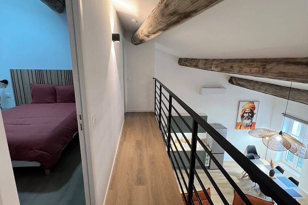 Apartamento entero, Le Loft du Canal du midi: 120m2 Design Garage 60m2 and private Vae bike room in Capestang, Canal del Mediodía