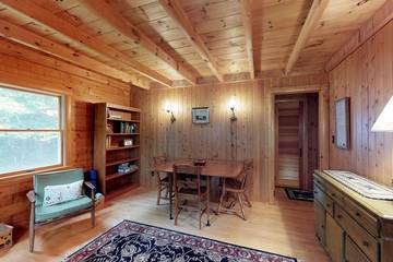 Log Cabin for 6 Guests in Moosehead Lake, Piscataquis County, Picture 4