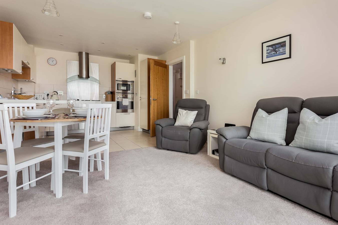 Entire apartment, Poppies - Apartment on Poole Quay with Parking in Poole, Poole Harbour