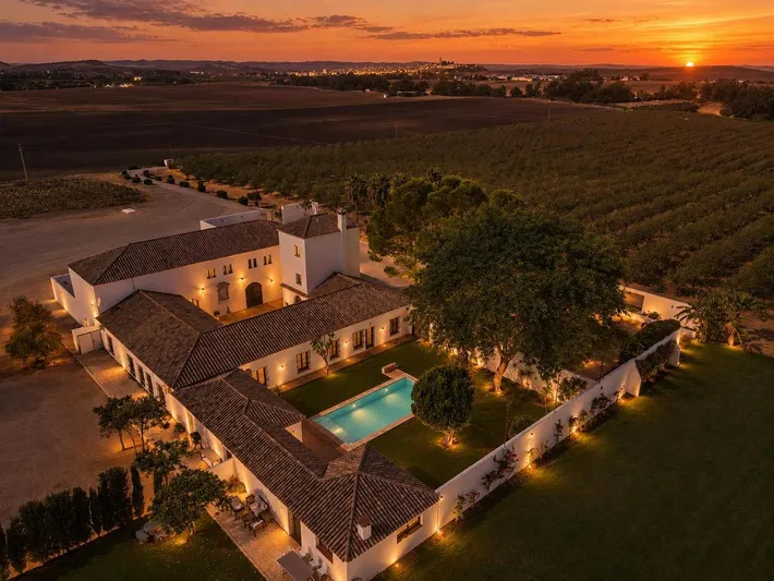 Casa de vacaciones para 26 personas, con piscina además de jardín y vistas - 1