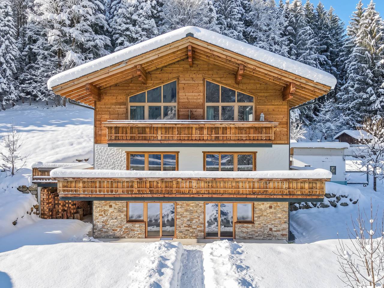 Ganze Wohnung, Stilvolle Ferienwohnung in ruhiger Naturlage in Zillertaler Alpen