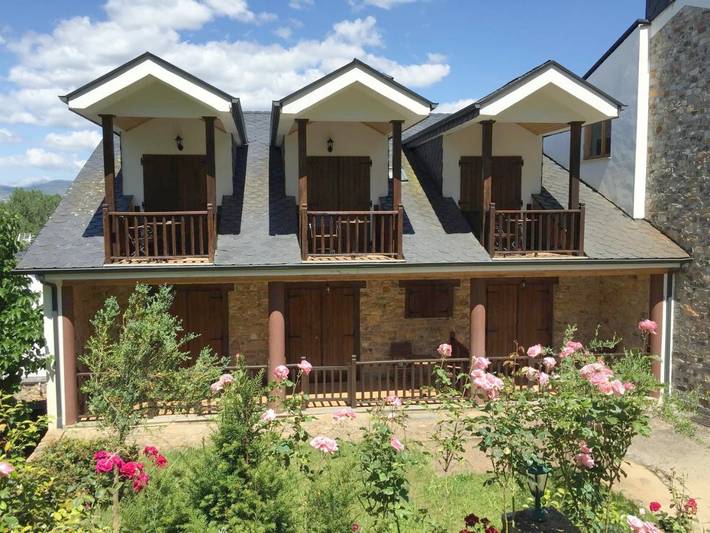 Hotel para 3 personas, con jacuzzi además de balcón y jardín en El Bierzo - 3