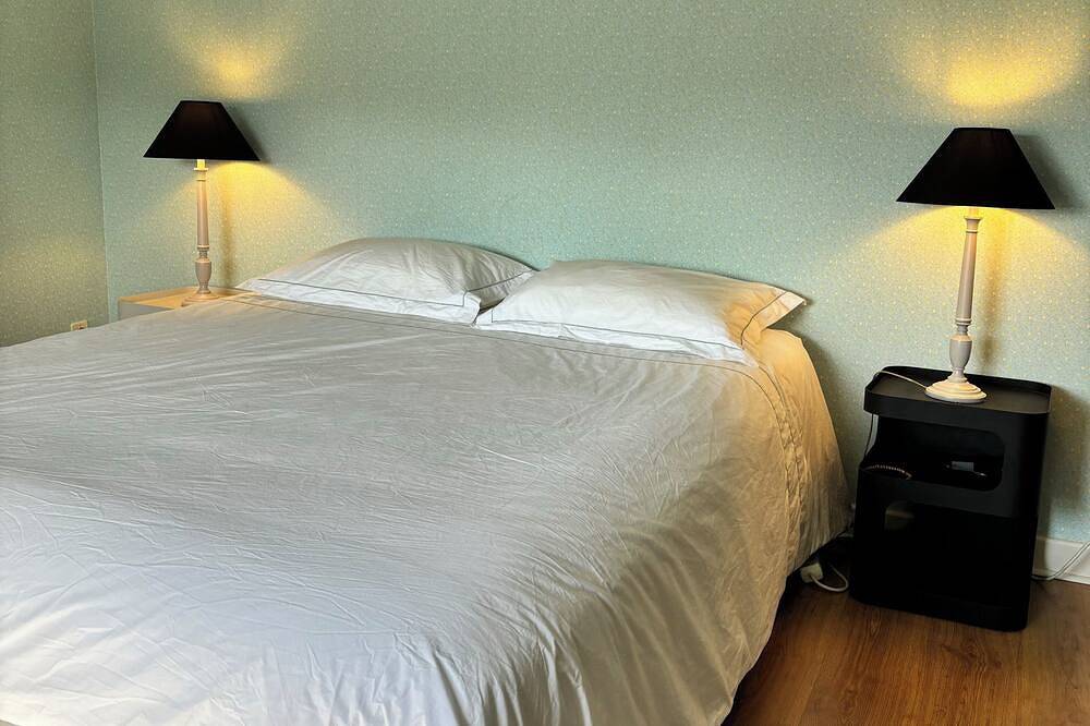 Basque house between land and sea in Briscous, Region de Bayona