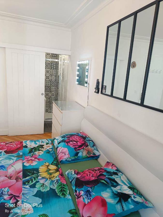 Deluxe Double Room with Shower in Annemasse, Région de Saint-Julien-en-Genevois