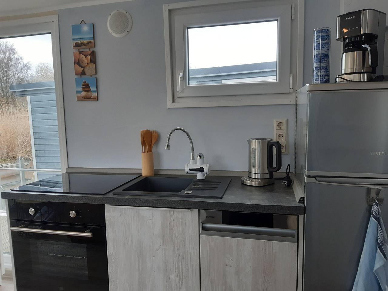 Hausboot, schwimmendes Ferienhaus im Havelbogen, Haus auf dem Wasser in Pritzerbe, Havelsee