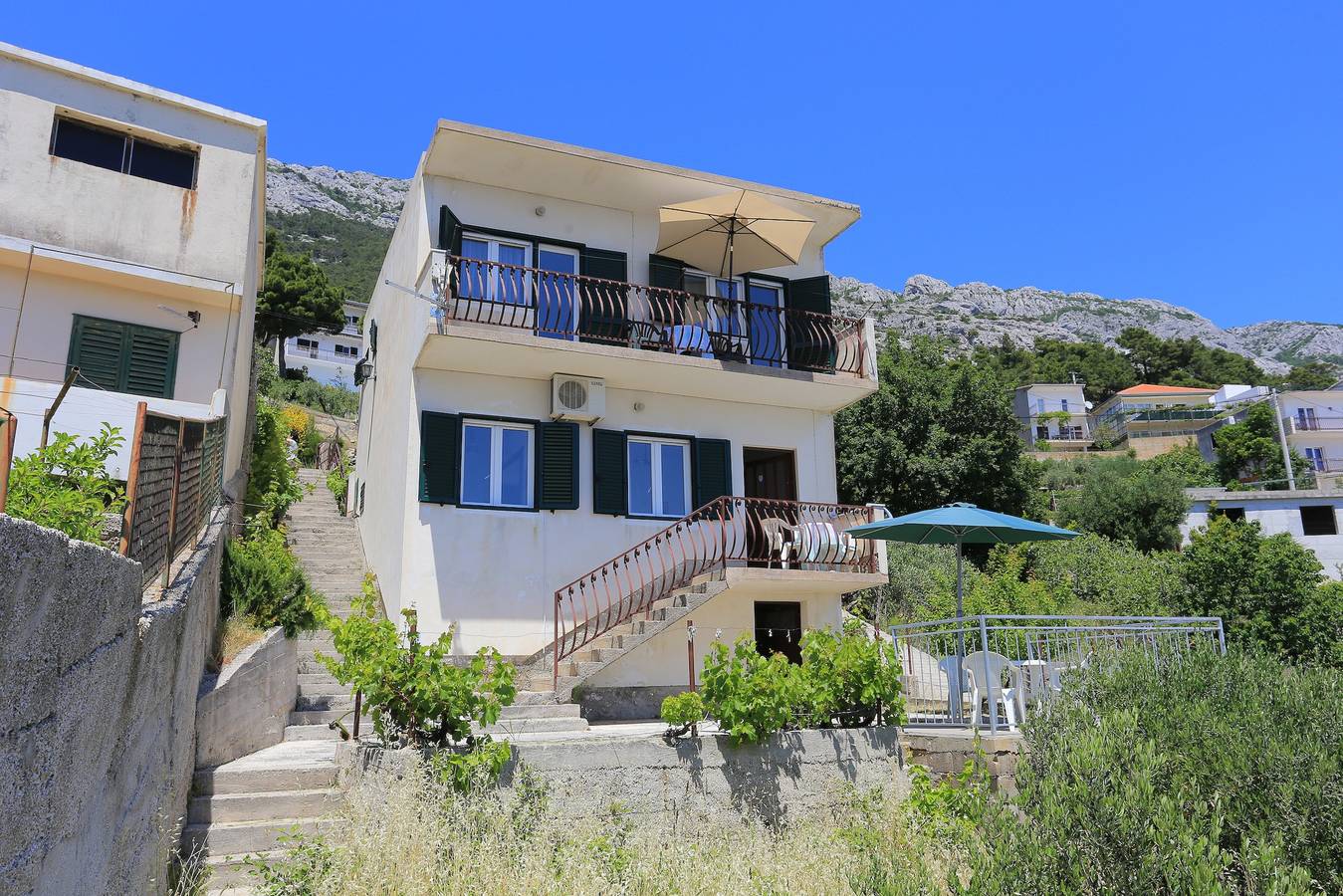 Geheel appartement, Tweekamerappartement met terras en uitzicht op zee Marusici, Omis A-657-a in Marusici, Omiš-Riviera