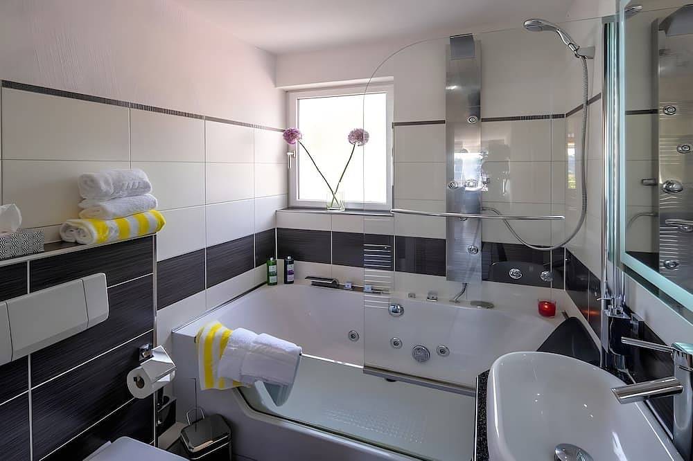 Ganze Wohnung, Ferienwohnung Maarhöhe für 2 bis 6 Personen (54 m²) im Maarberg Resort in schalkenmehren am See in Schalkenmehren, Vulkaneifel
