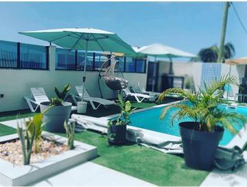 Gîte pour 4 personnes, avec piscine et terrasse ainsi que jardin et vue dans Tarrafal