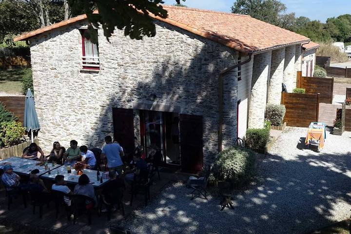 Gîte pour 6 personnes, avec terrasse ainsi que jardin et piscine à Arthon-en-Retz - 2