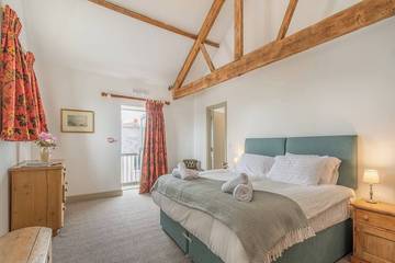 Cottage for 24 People in Pembroke, Pembrokeshire, Photo 2