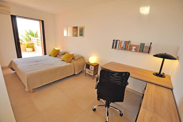 Appartement entier, T4 - 95 m2, Porticcio, jardin, option garage, grande literie 180+160. Wifi Fibre in Porticcio, Grosseto-Prugna