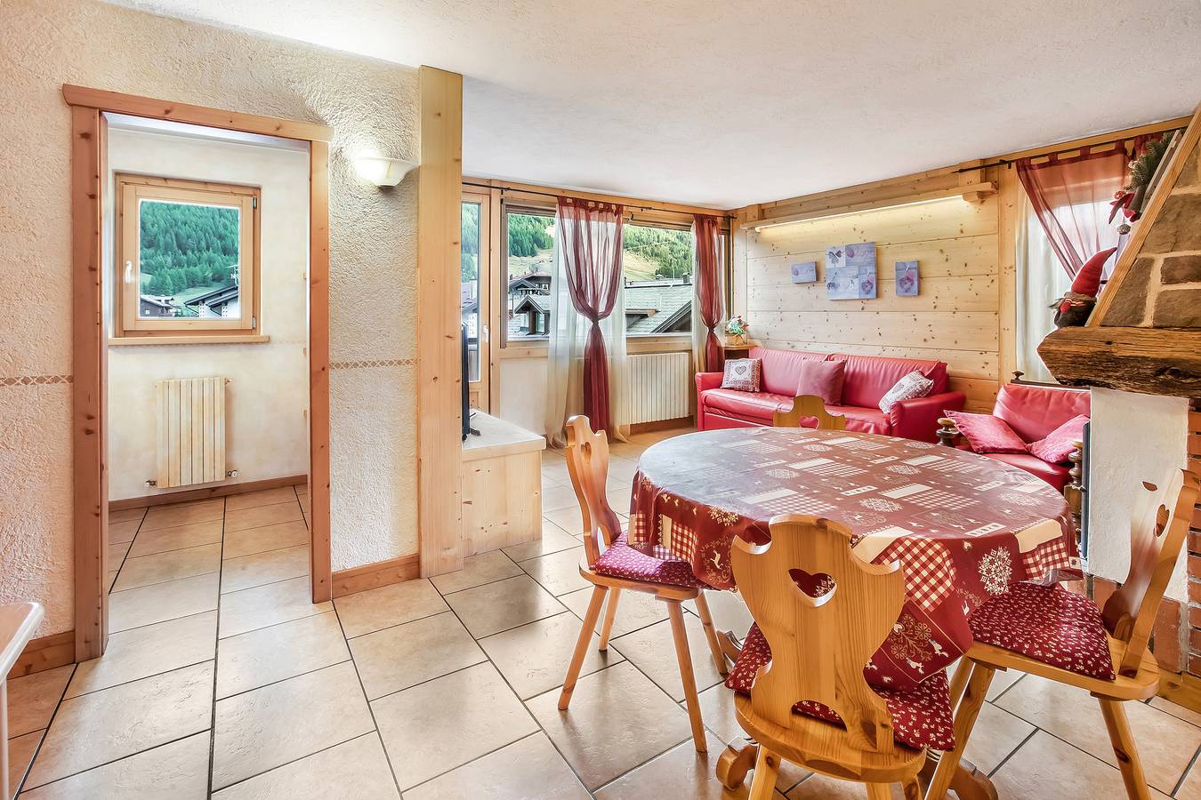 Appartement entier, Appartement de vacances 'Baita Dei Ski App 4' près des pistes avec terrasse, balcon et Wi-Fi. in Livigno (Town), Livigno