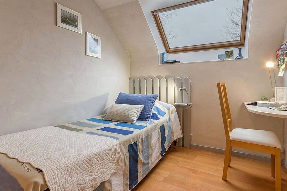 \"Comfortable Accessible Room with Private Bath, Wifi, Tv, Baby Gear & Bicycles Near Blain\" in Blain, Châteaubriant